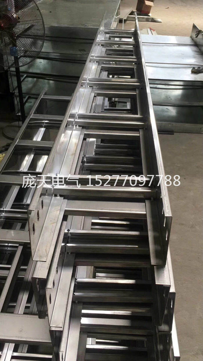梯式橋架